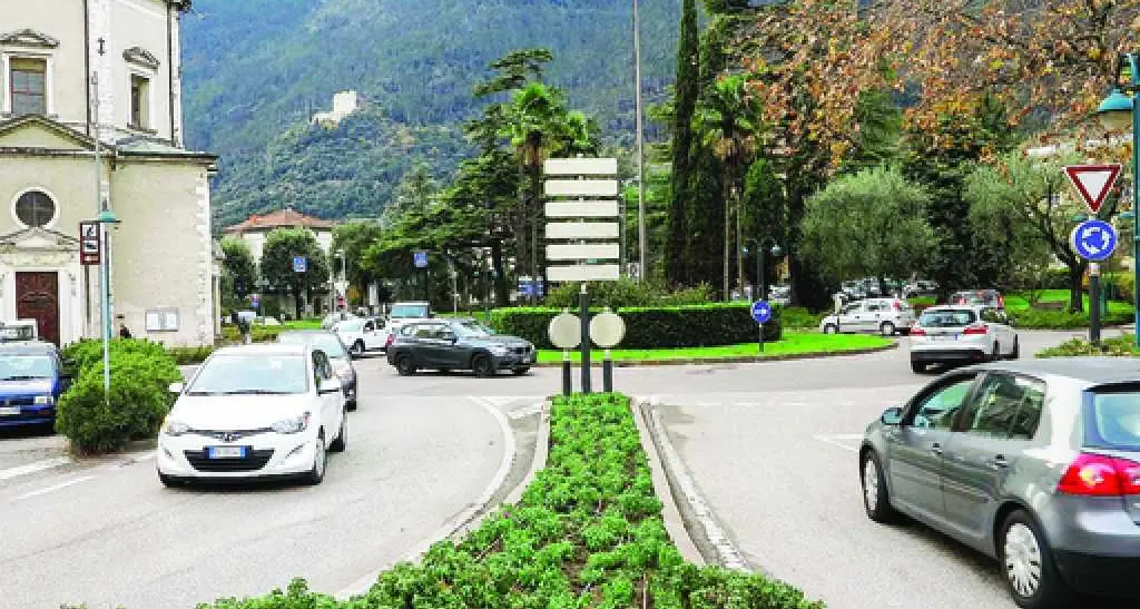 Basta auto davanti all'Inviolata «Ztl» per viale Cannella