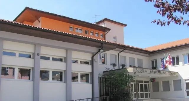 Nella notte ladri in azione alle scuole medie Stainer