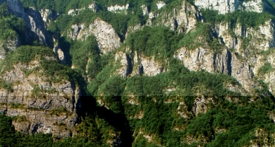Muore in montagna salendo dalla val dei Ronchi verso il Carega In corso il recupero della salma vicino al Pra de Sinel
