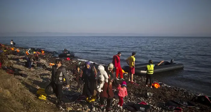Commercio di armi, ineguaglianze economiche e predazioni ambientali: ecco perché si emigra