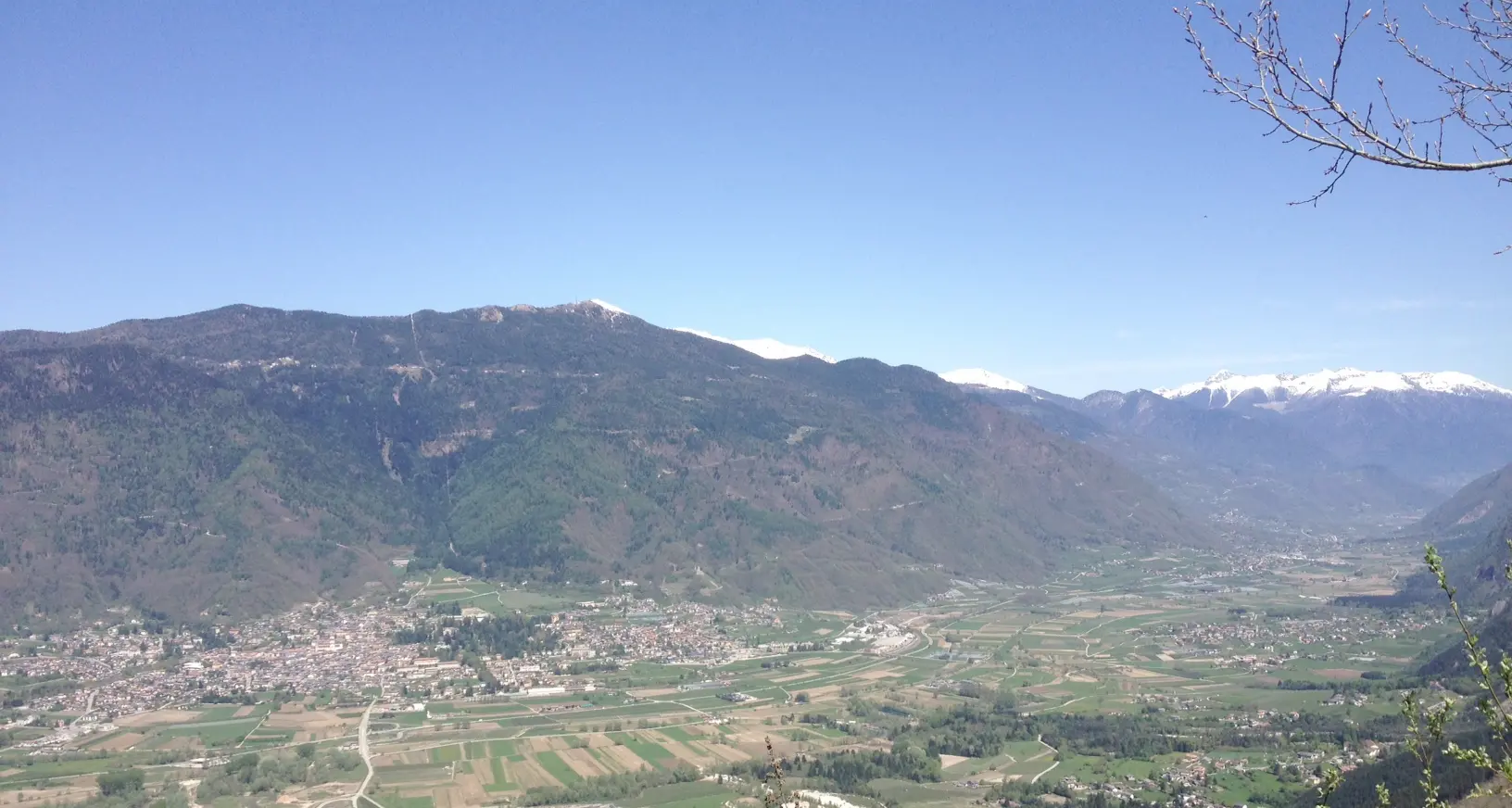 Novaledo, boscaiolo si ferisce con la motosega