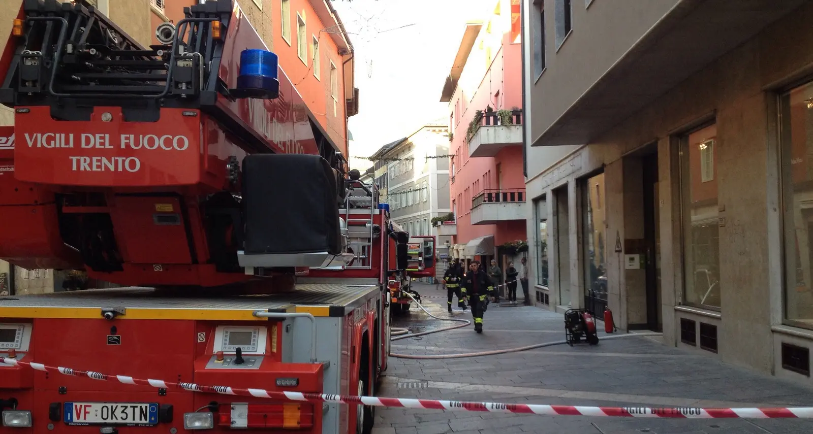 Incendio negli uffici del giudice di pace Parte dell'archivio è andata distrutta