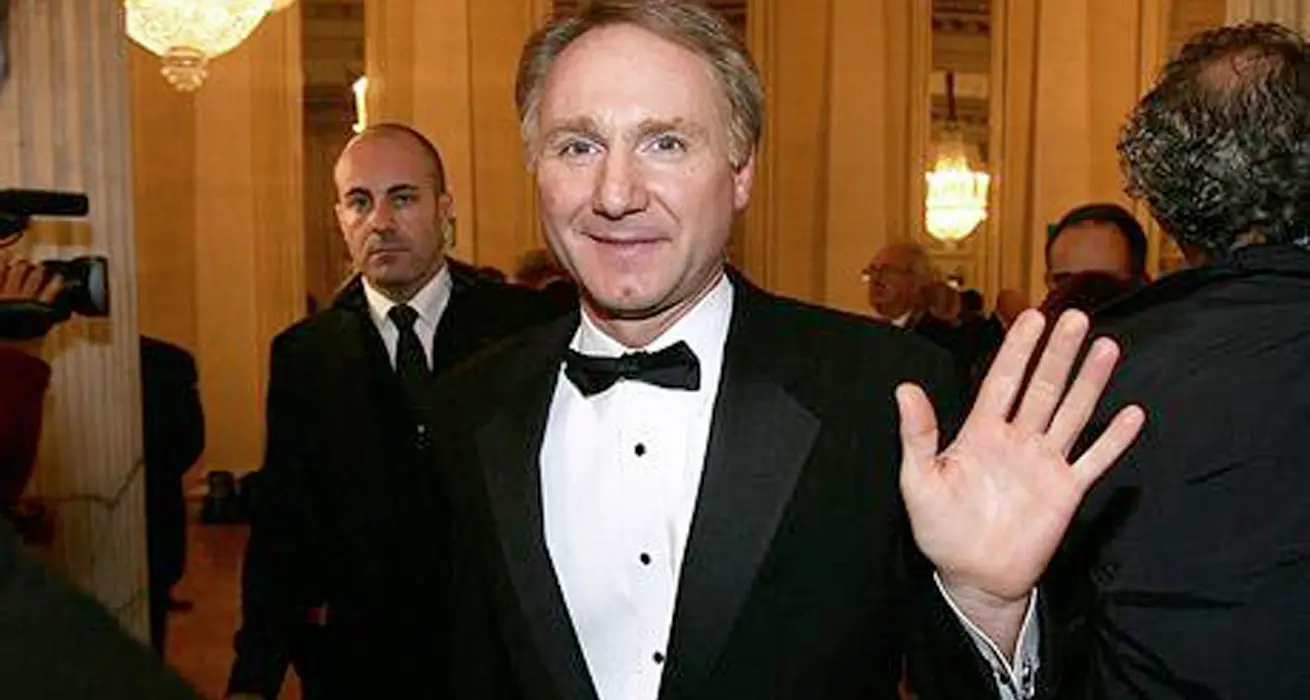 Gaffe romana per lo scrittore Dan Brown: scambia l'Altare della Patria per il Parlamento