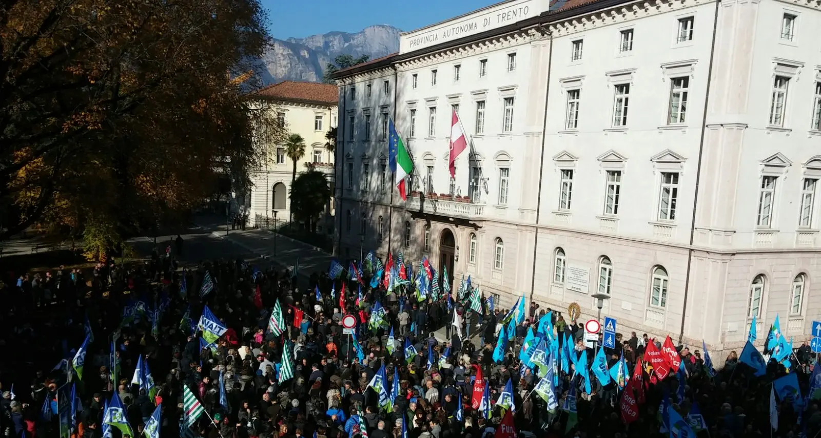 Dipendenti pubblici, 2.000 in piazza per il rinnovo del contratto