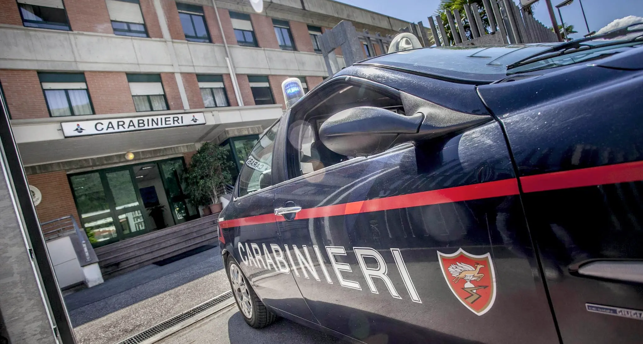 Sequestrano in casa e rapinano una donna Coppia in manette dopo un'indagine lampo