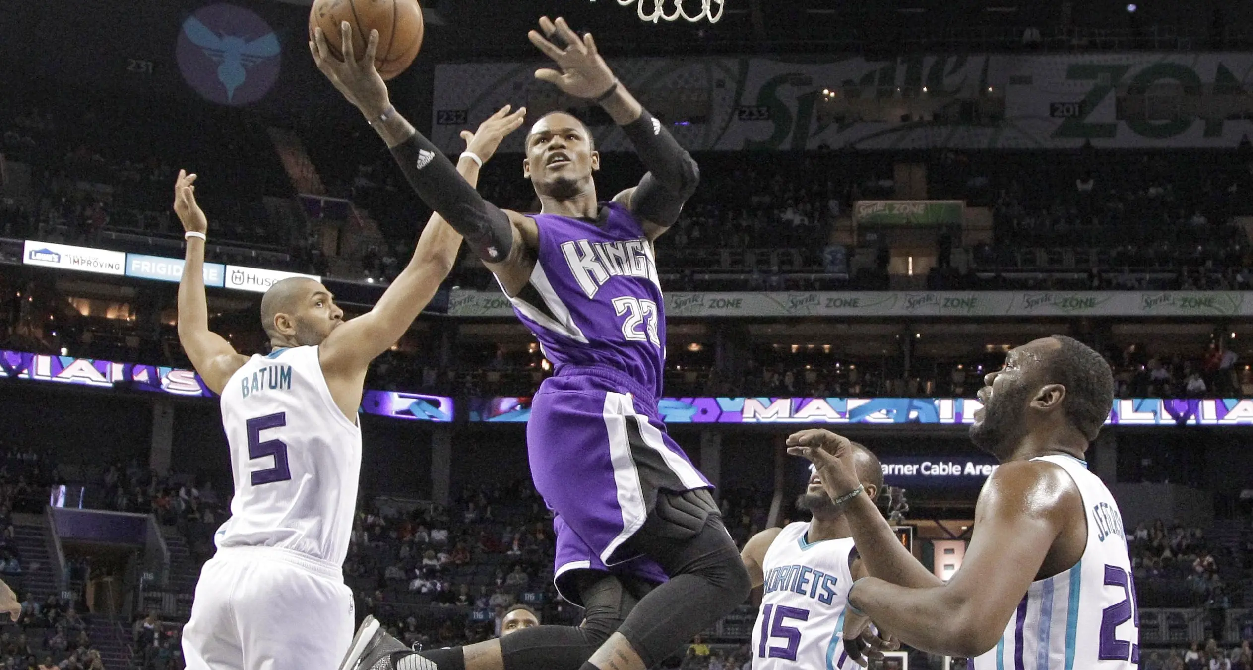 Basket Nba: Belinelli ne fa 17 ma Sacramento cede a Charlotte