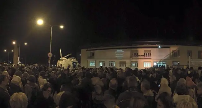 Cavalese è scesa in piazza per difendere l'ospedale