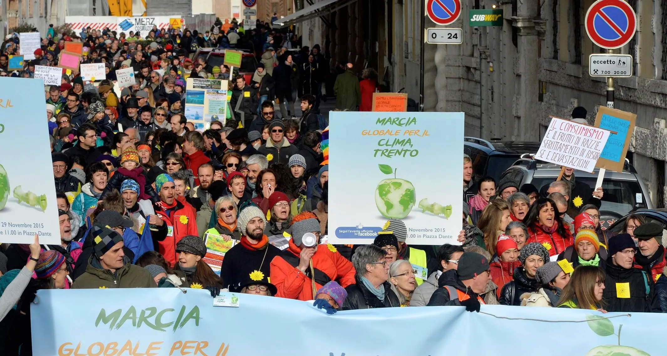Trento: oltre 500 persone hanno partecipato alla marcia per il clima - Foto