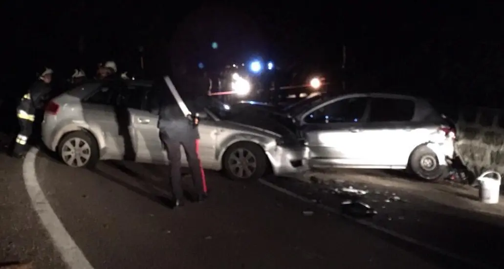 Schianto tra auto a Vermiglio: cinque giovani feriti nella notte