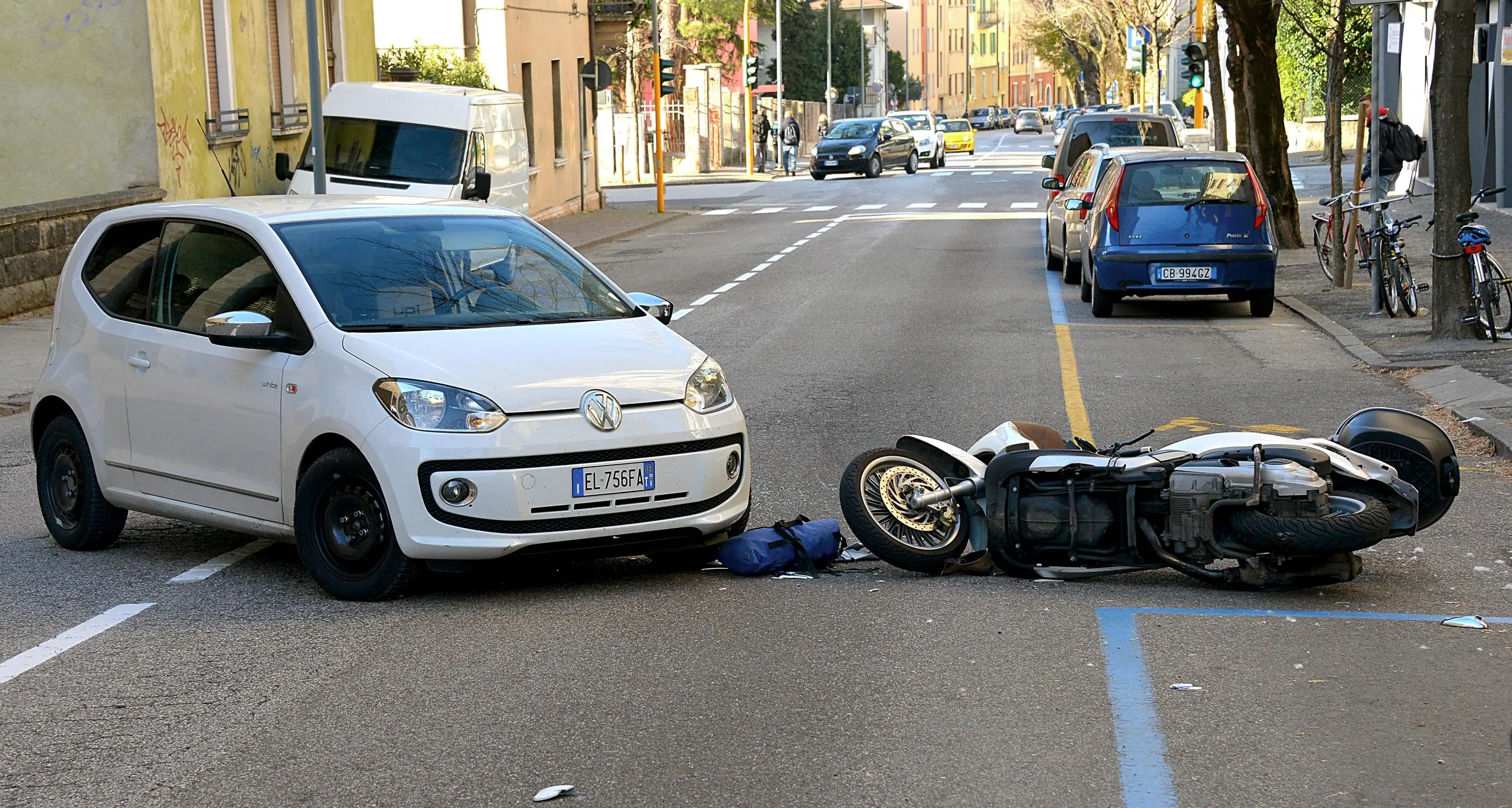 Schianto auto-moto a Trento Uomo ferito gravemente