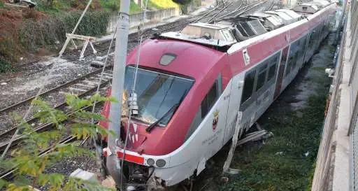 Treno trentino deraglia a Bassano Probabile errore umano, disagi sulla linea