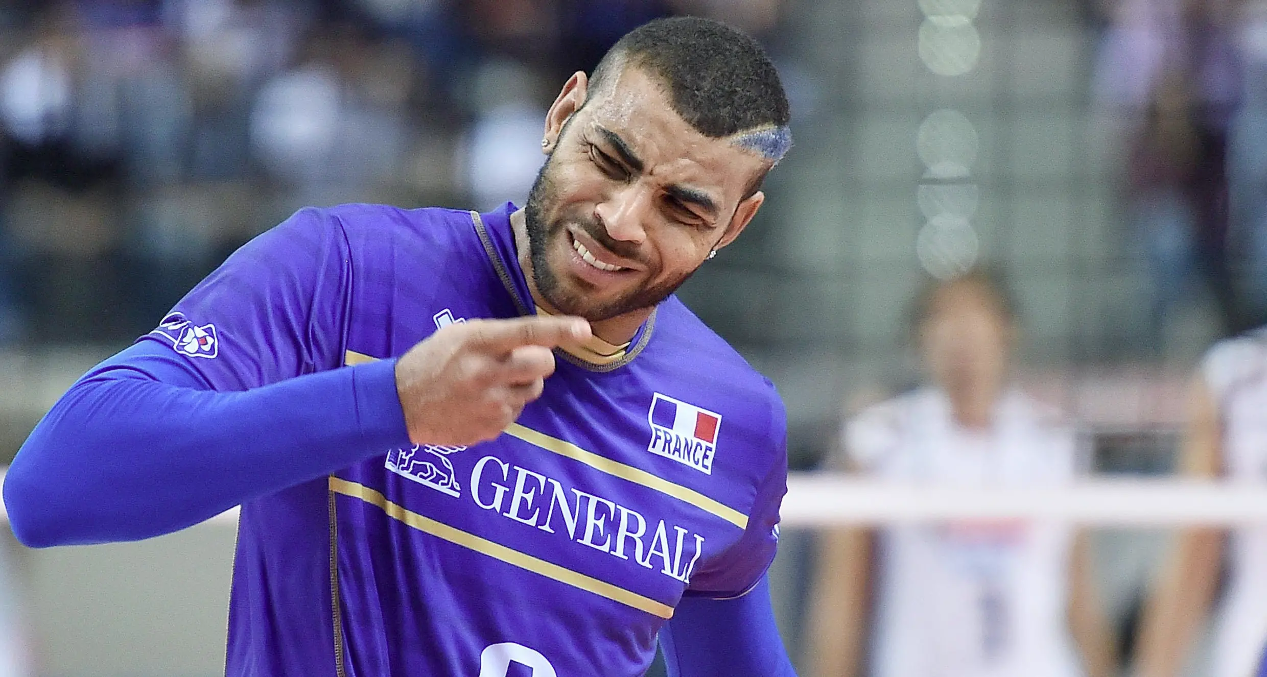 Ngapeth pirata della strada E Modena lo sospende
