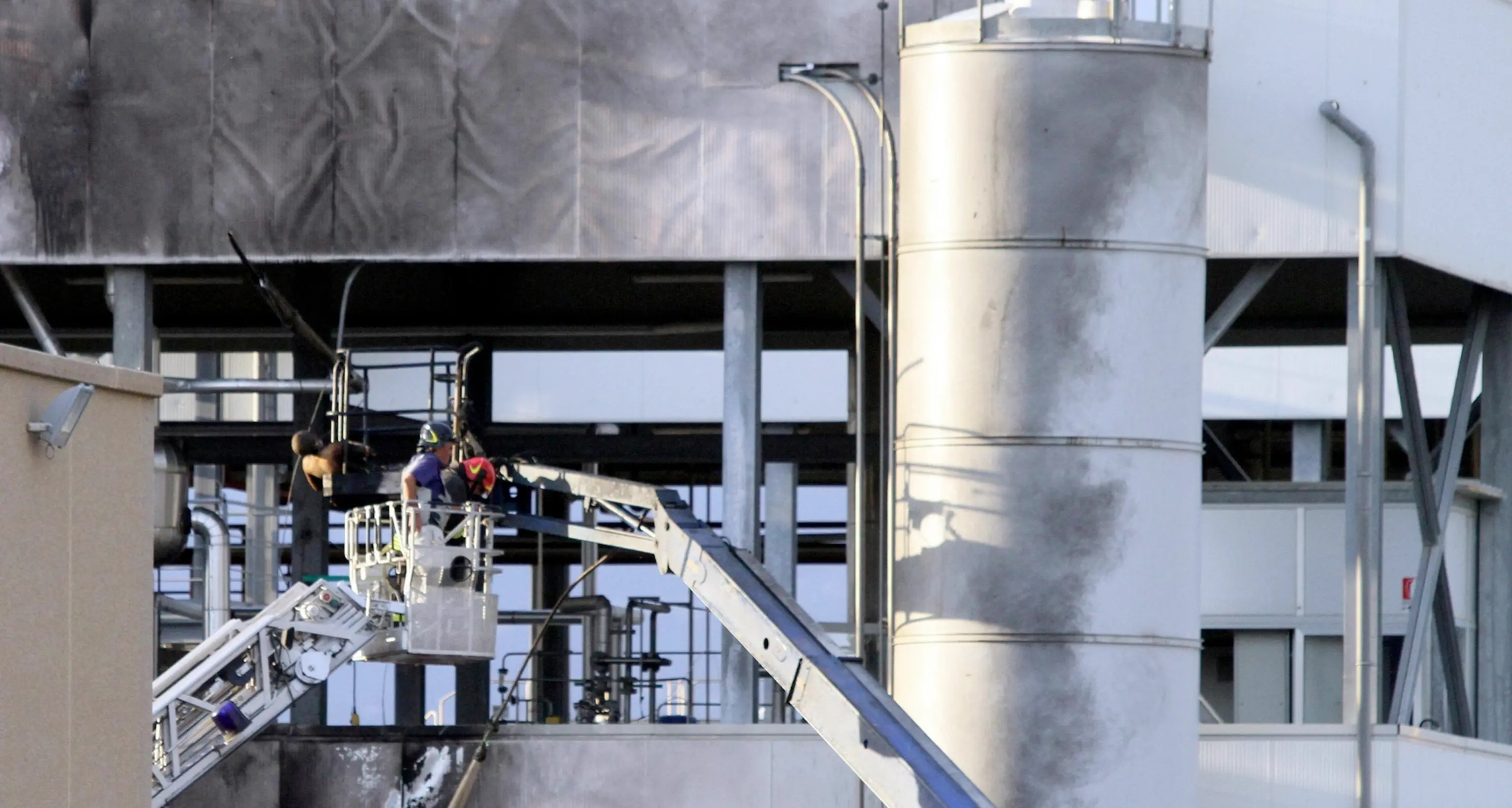 Incidente sul lavoro: operaio cade nel silos e muore dilaniato dalle lame