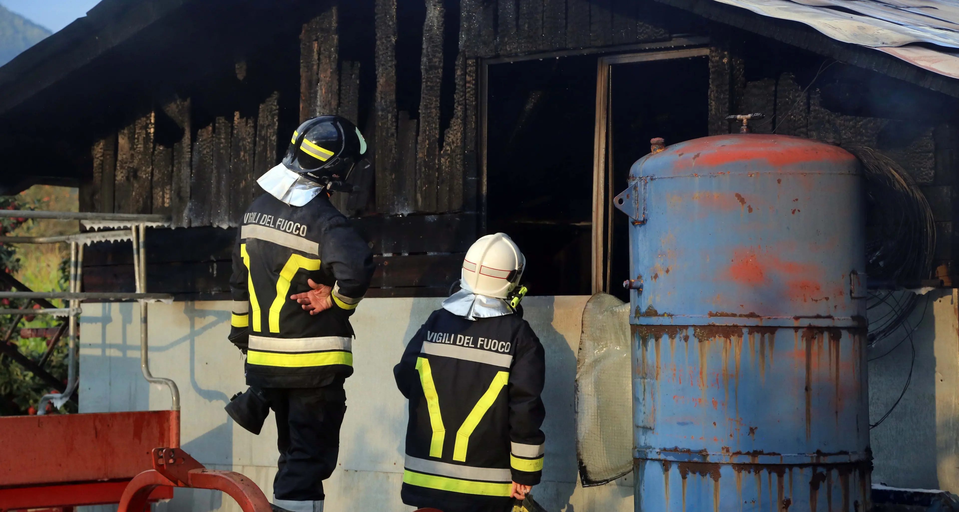 Incendio in un casolare alle Lochere, indagini dei carabinieri