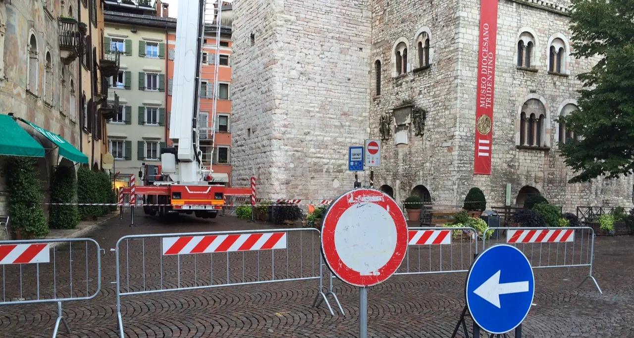Lavori alla Torre Civica, strada chiusa al traffico