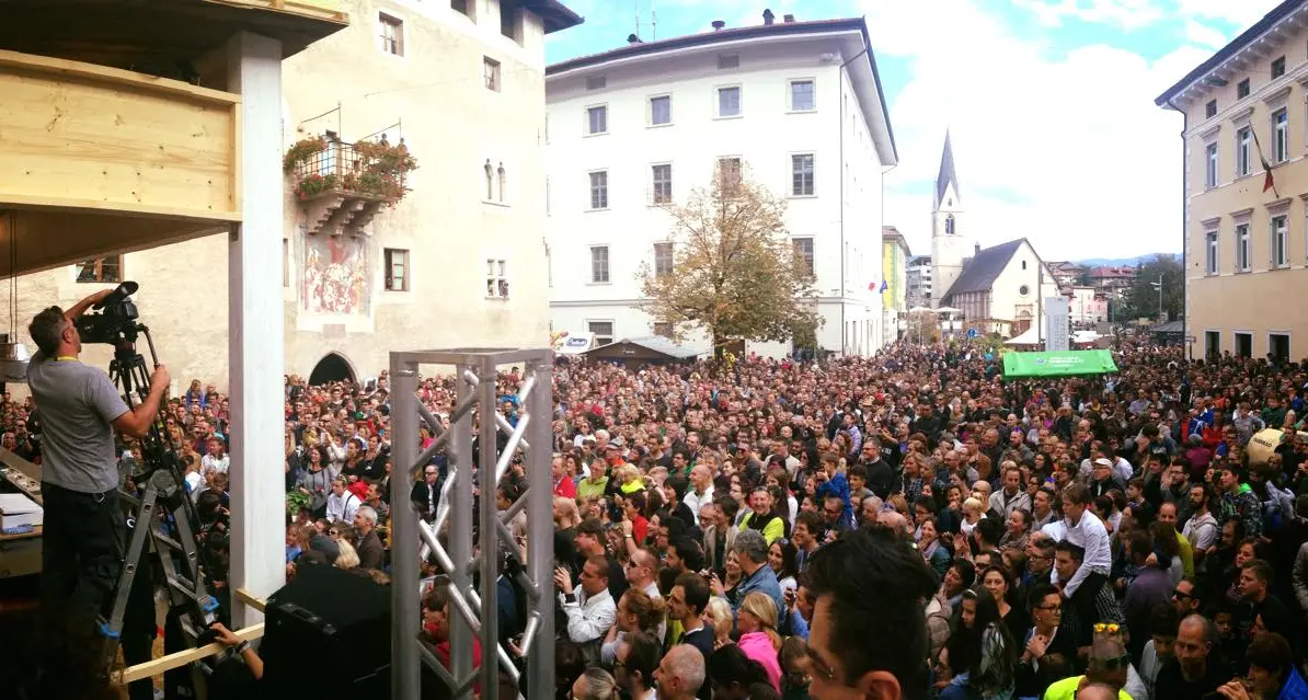 Pomaria 2015 è un successo. Cles invasa da migliaia di persone