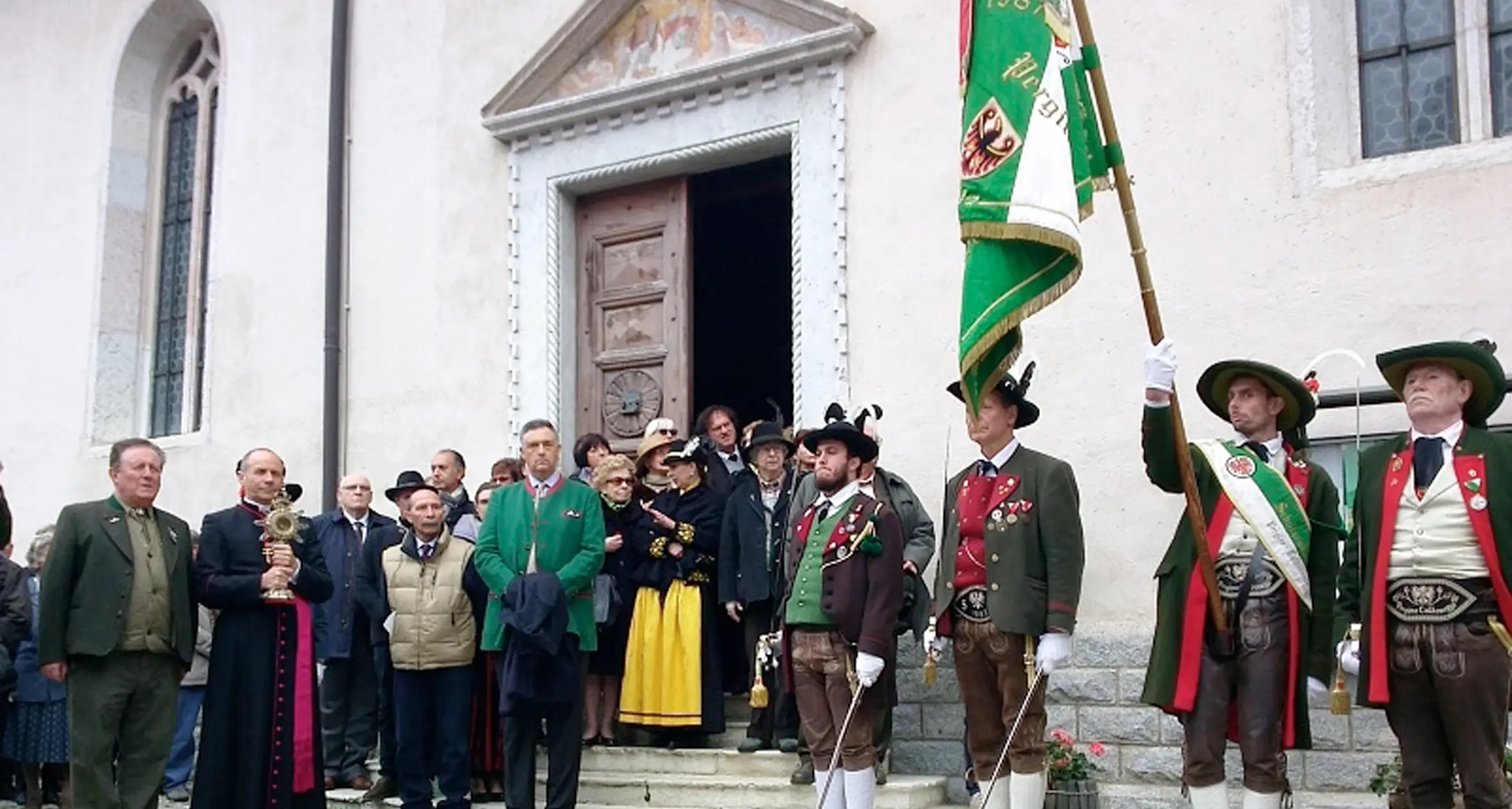 Ora gli schützen «scaricano» il presidente Rossi «Ci ha chiesto i voti ma adesso sta con gli alpini»