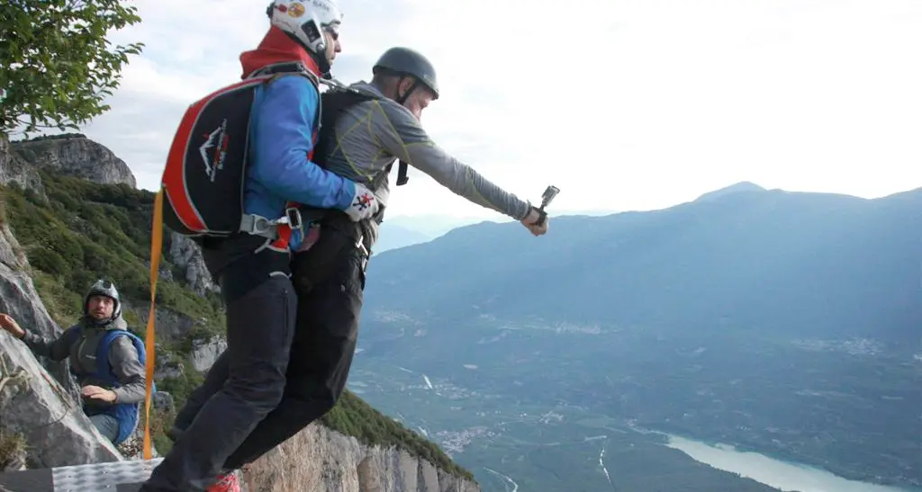 Ermanno Salvaterra in volo dal Brento in coppia con il jumper Di Palma