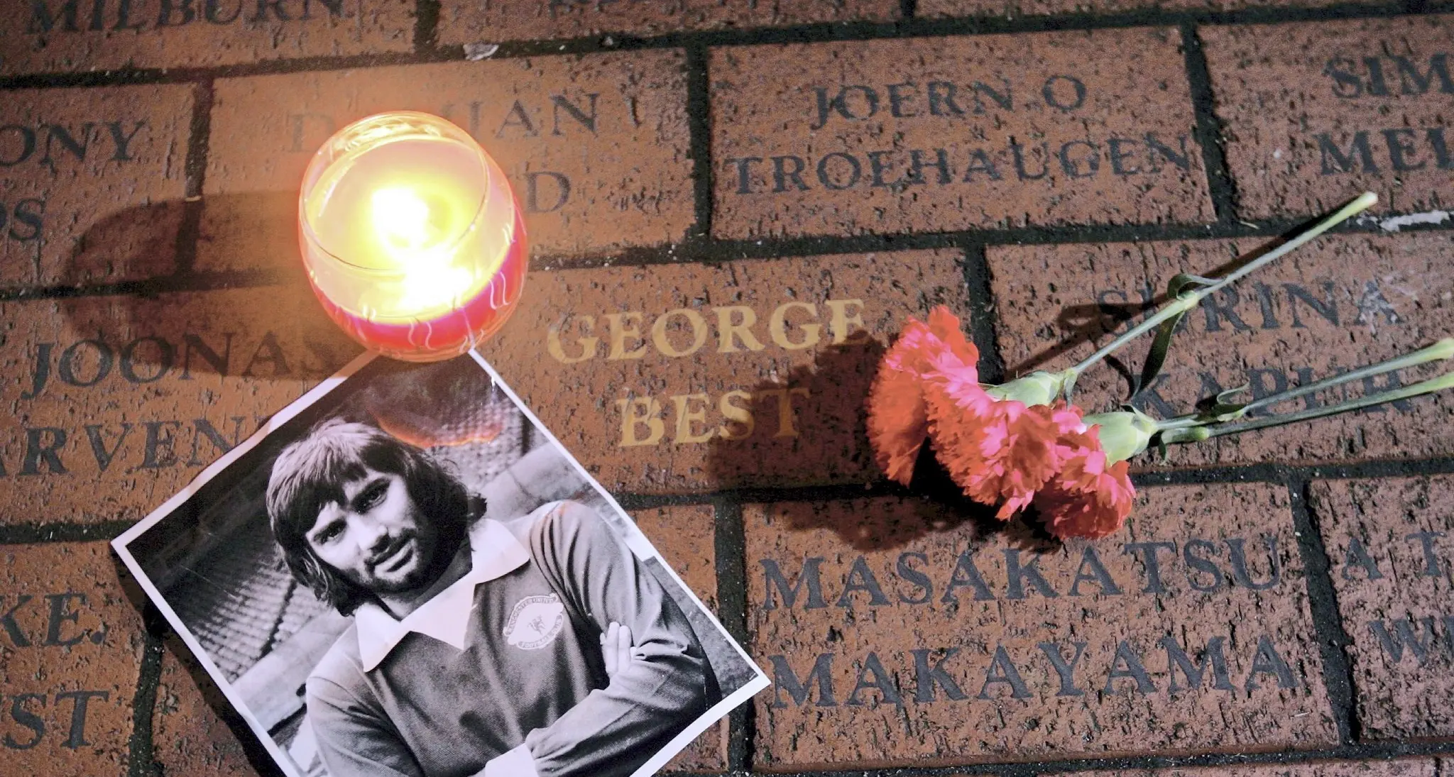 Dieci anni senza George Best il \"migliore\" Tributo ad un campione mai dimenticato
