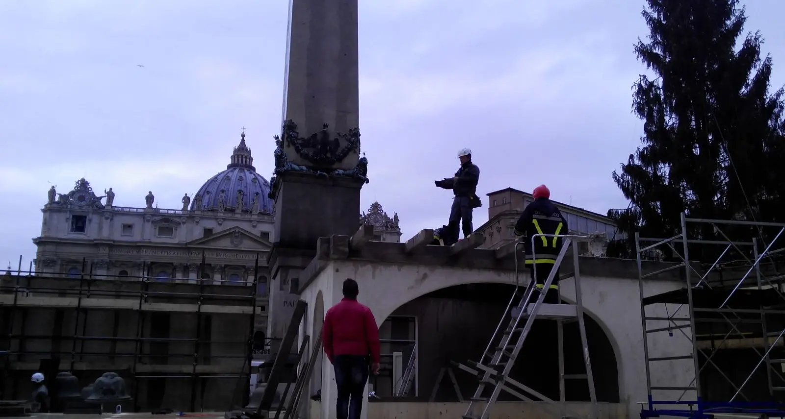 È pronto in piazza San Pietro il presepe del Trentino