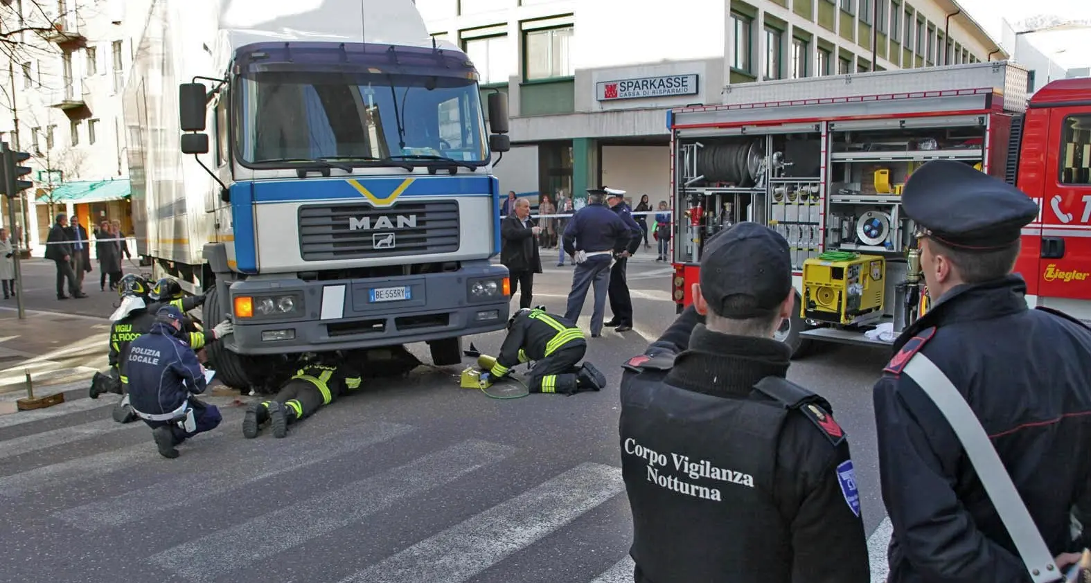 Travolta e uccisa da un camion al semaforo Omicidio colposo: 10 mesi all'autista