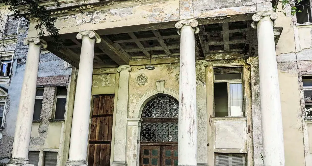 L'idea per l'ex Quisisana ad Arco, museo con la collezione di Sgarbi