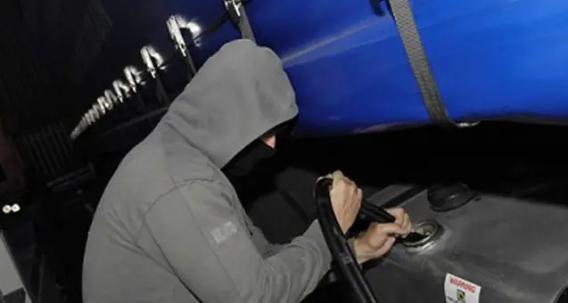 Alto Adige, denunciato a Laion un camionista ladro di gasolio