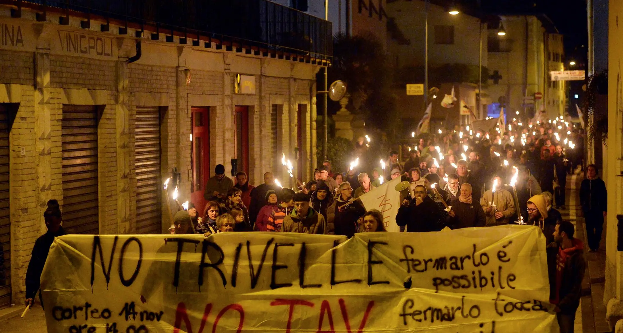 Attivisti e residenti insieme per la protesta No Tav - Video