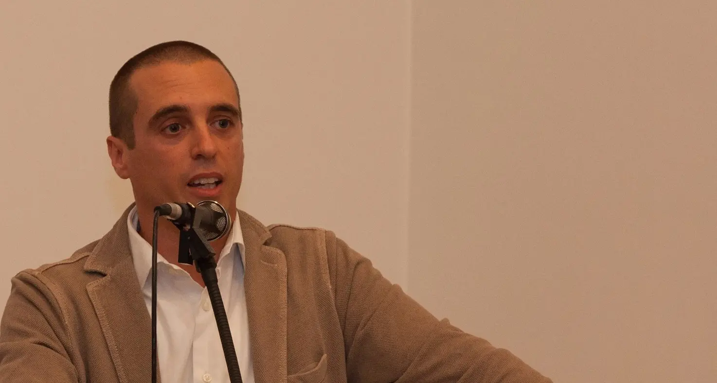 «No a gente che fa guerre tribali» Applausi di Salvini e Meloni