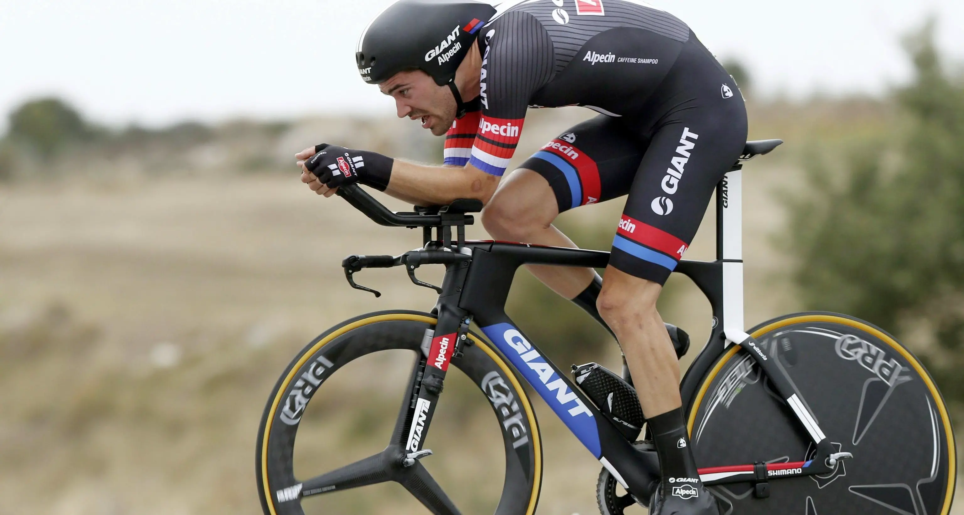Dumoulin vola a crono Nuovo leader ma Aru è a 3\"