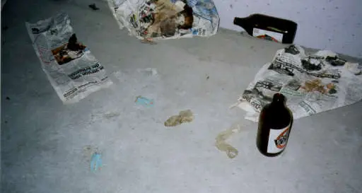 Autosilo in condizioni indecenti: rifiuti dappertutto