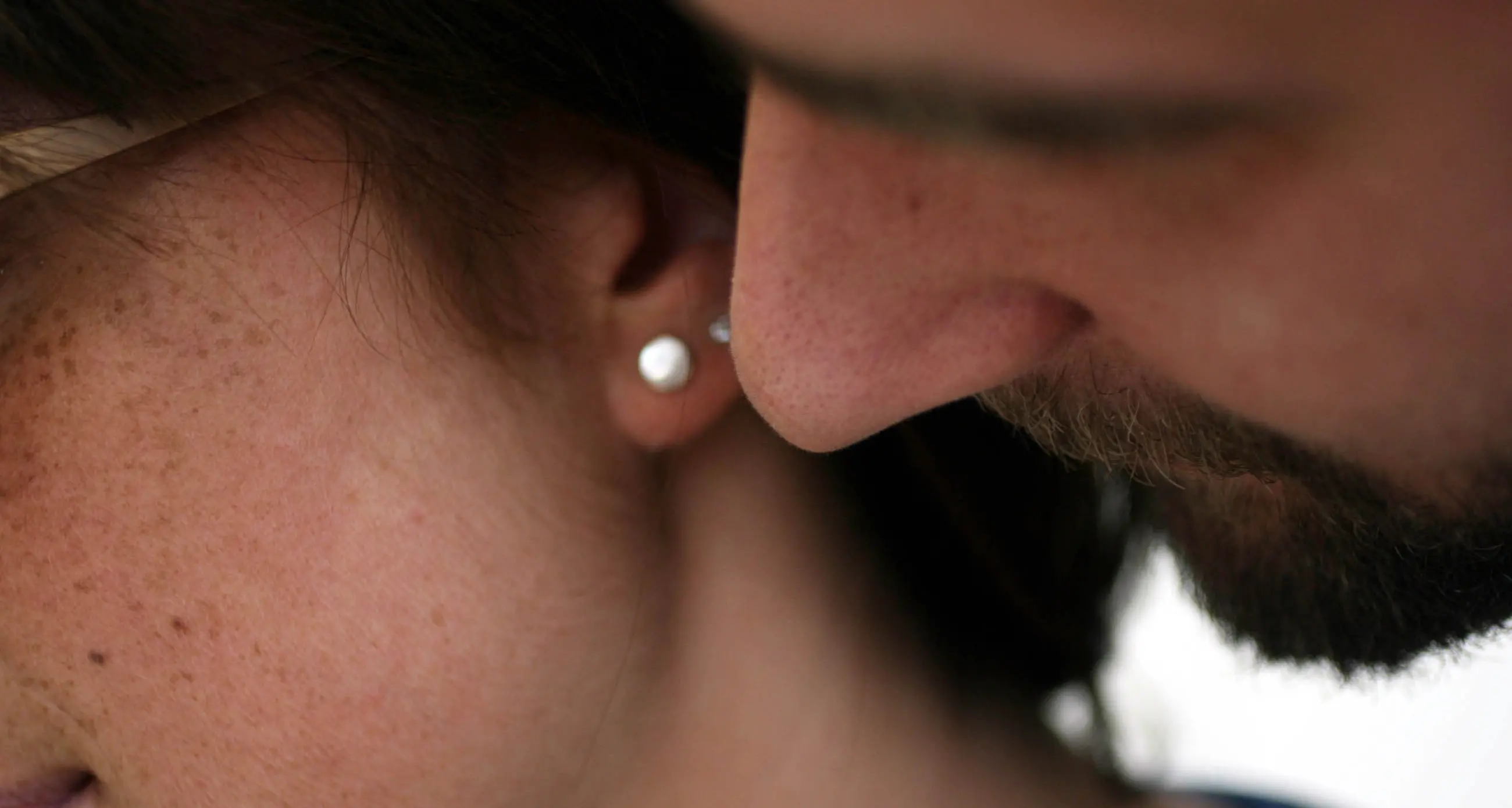 Ventenne a processo per il bacio «rubato»