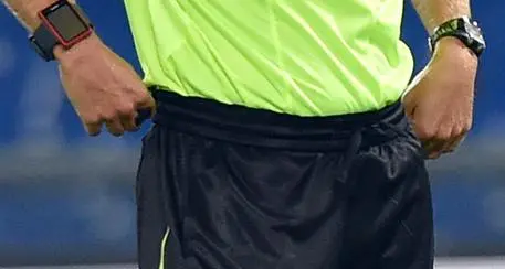 Uno è ubriaco, l'altro fa pipì in campo: sospesi due arbitri in Repubblica Ceca