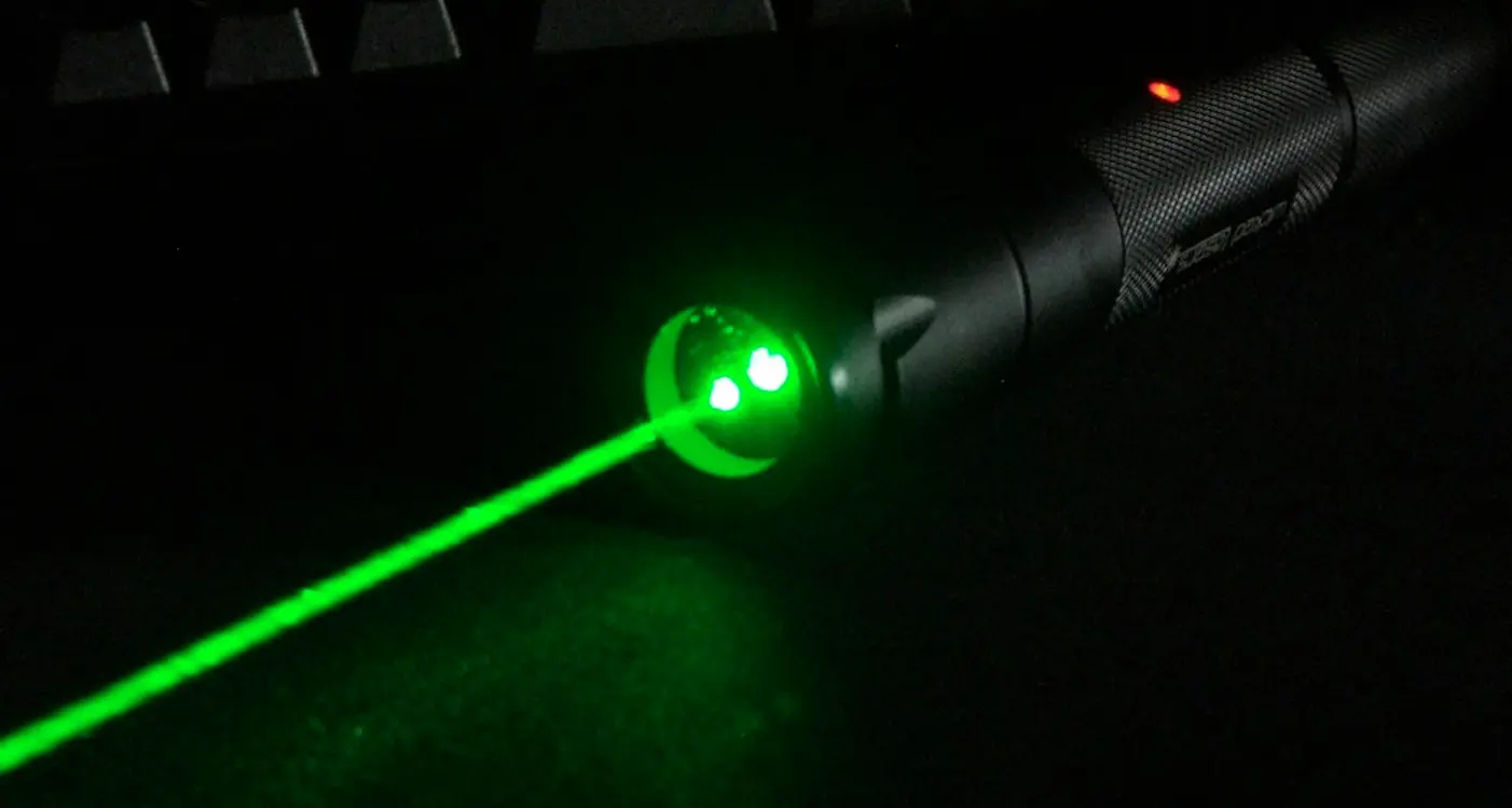 Puntatori laser pericolosi, danneggiano gli occhi dei bambini