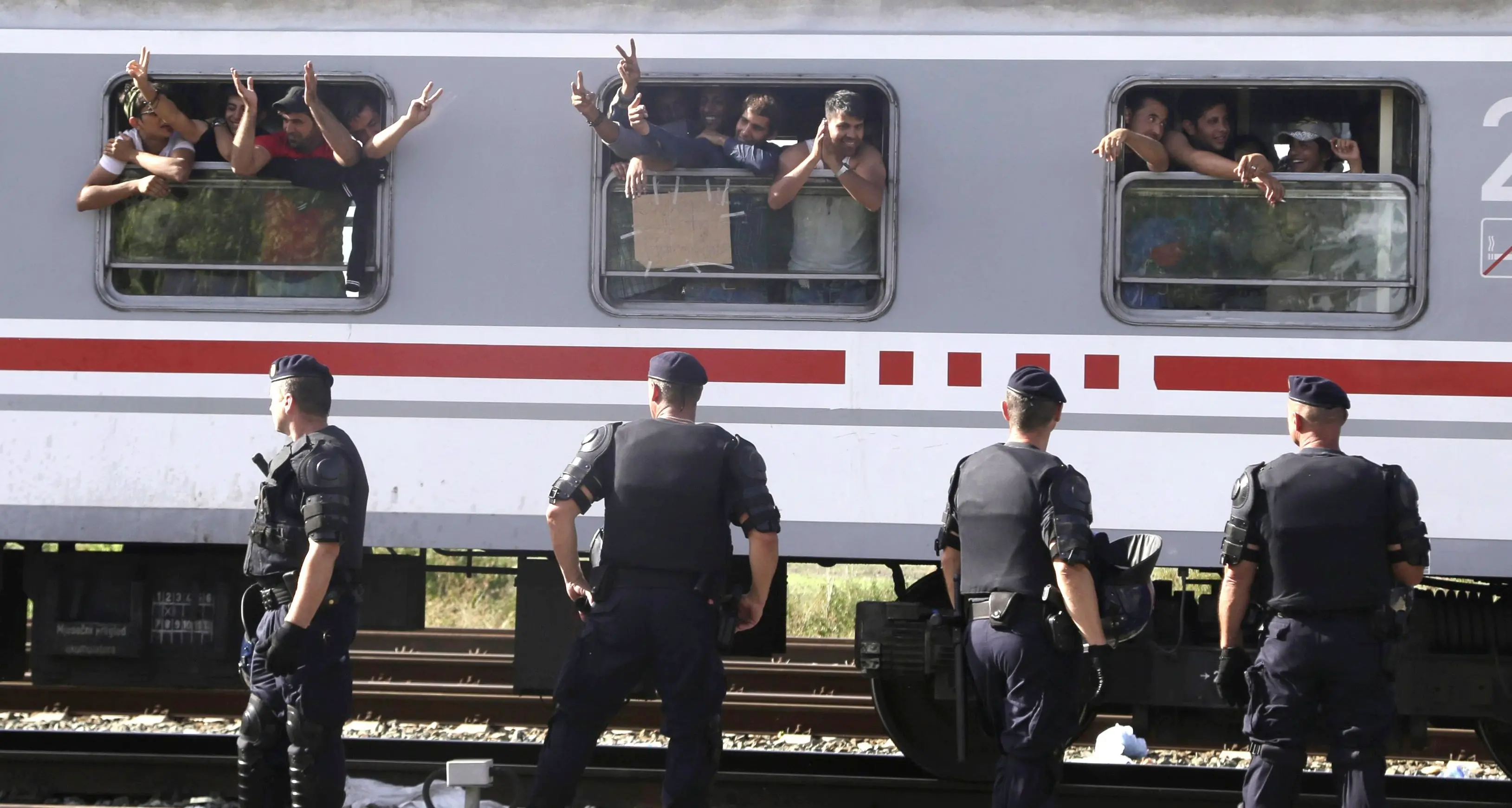 Ue, verso il ricollocamento di 120 mila i migranti da Italia e Grecia
