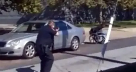 Polizia spara e uccide giovane afroamericano in sedia a rotelle