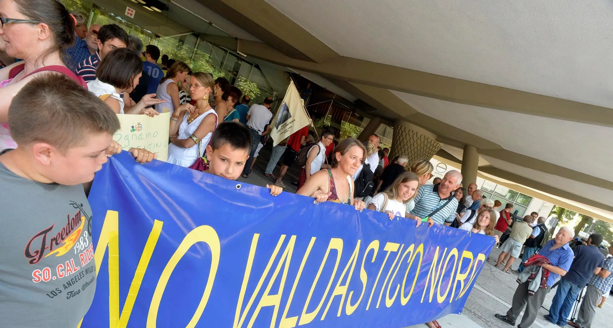 Rovereto dice no alla Valdastico: in Consiglio 23 voti contro 1 e Dalzocchio irride 3 mila cittadini