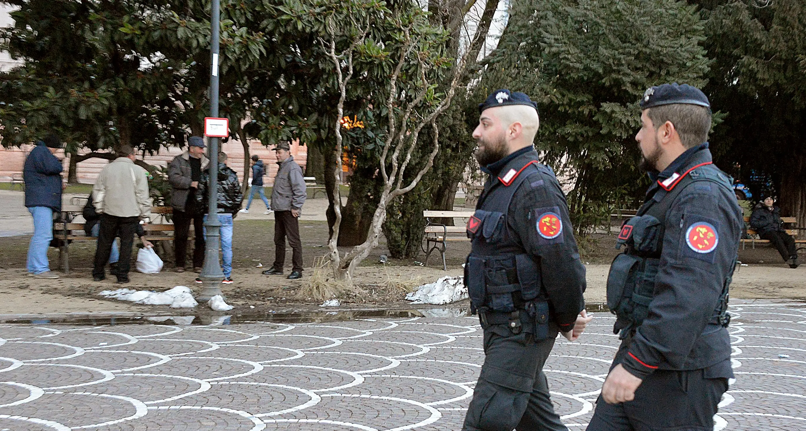 Atti osceni al parco pubblico, denunciato dai carabinieri