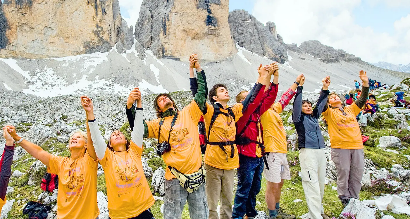 Domenica alle Tre Cime l'abbraccio per i diritti umani