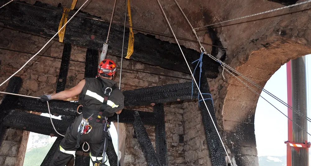 Vigili del Fuoco ancora al lavoro all'interno della Torre Civica