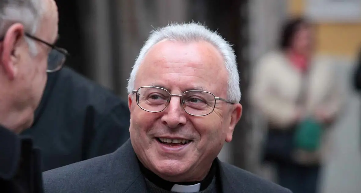 Il decano di Rovereto si dice «pronto a incontrare l’Arcigay»