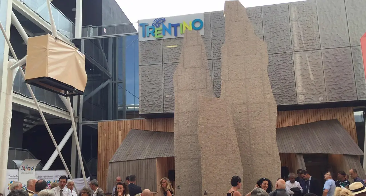 Expo, il senatore Divina vuole le Dolomiti di porfido