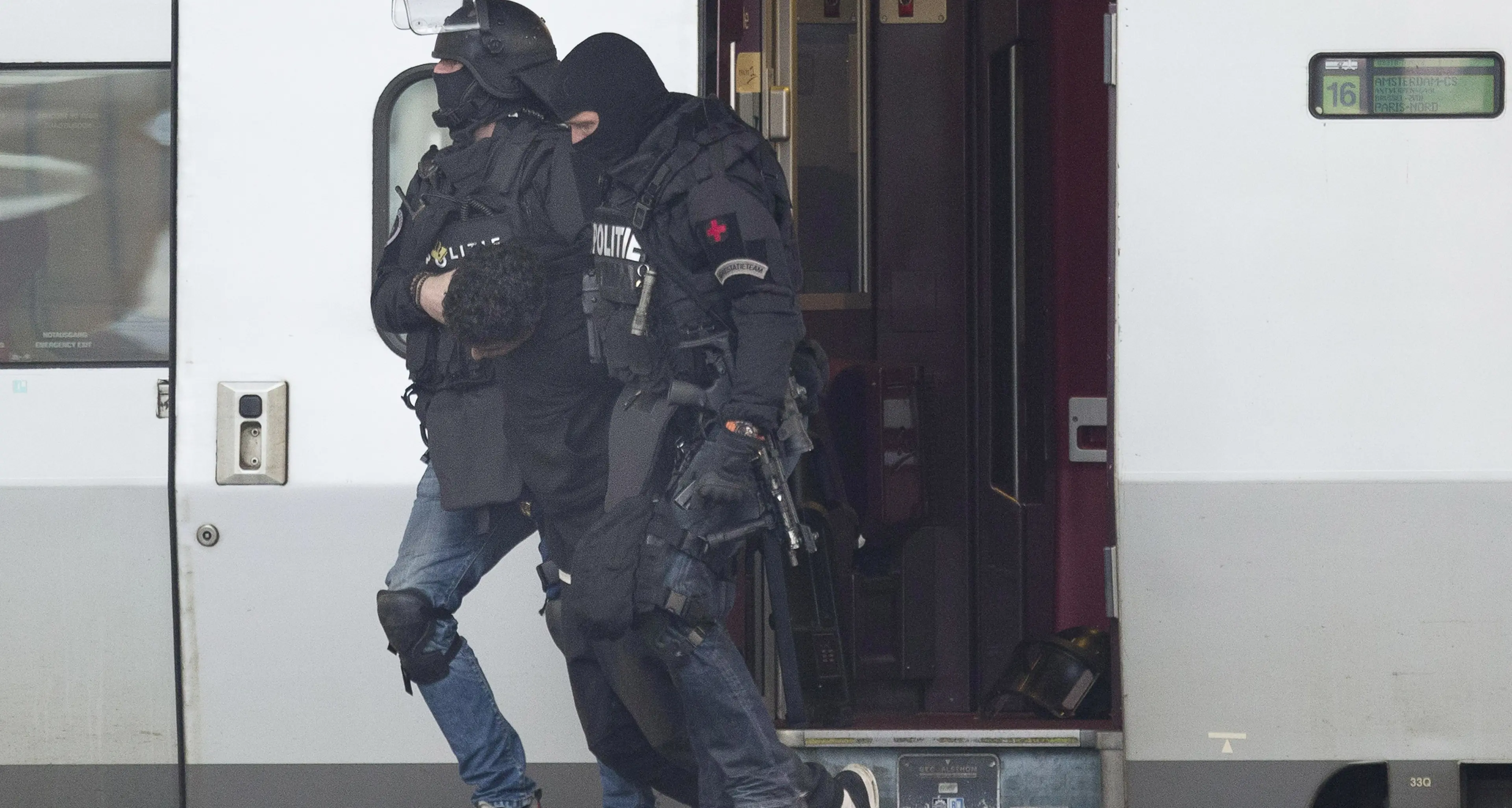 Terrorismo, falso allarmesul treno ma il cane poliziotto morde un agente