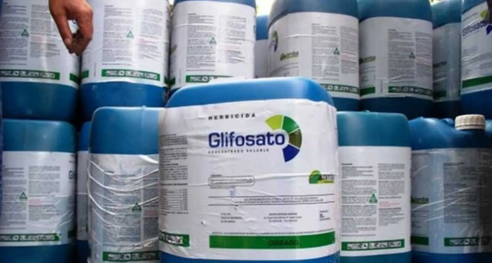 Una valle \"green\" e fiorita usando i diserbanti