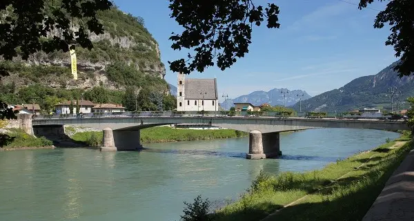 Minaccia di buttarsi nel fiume: paura poco fa sul ponte di San Lorenzo