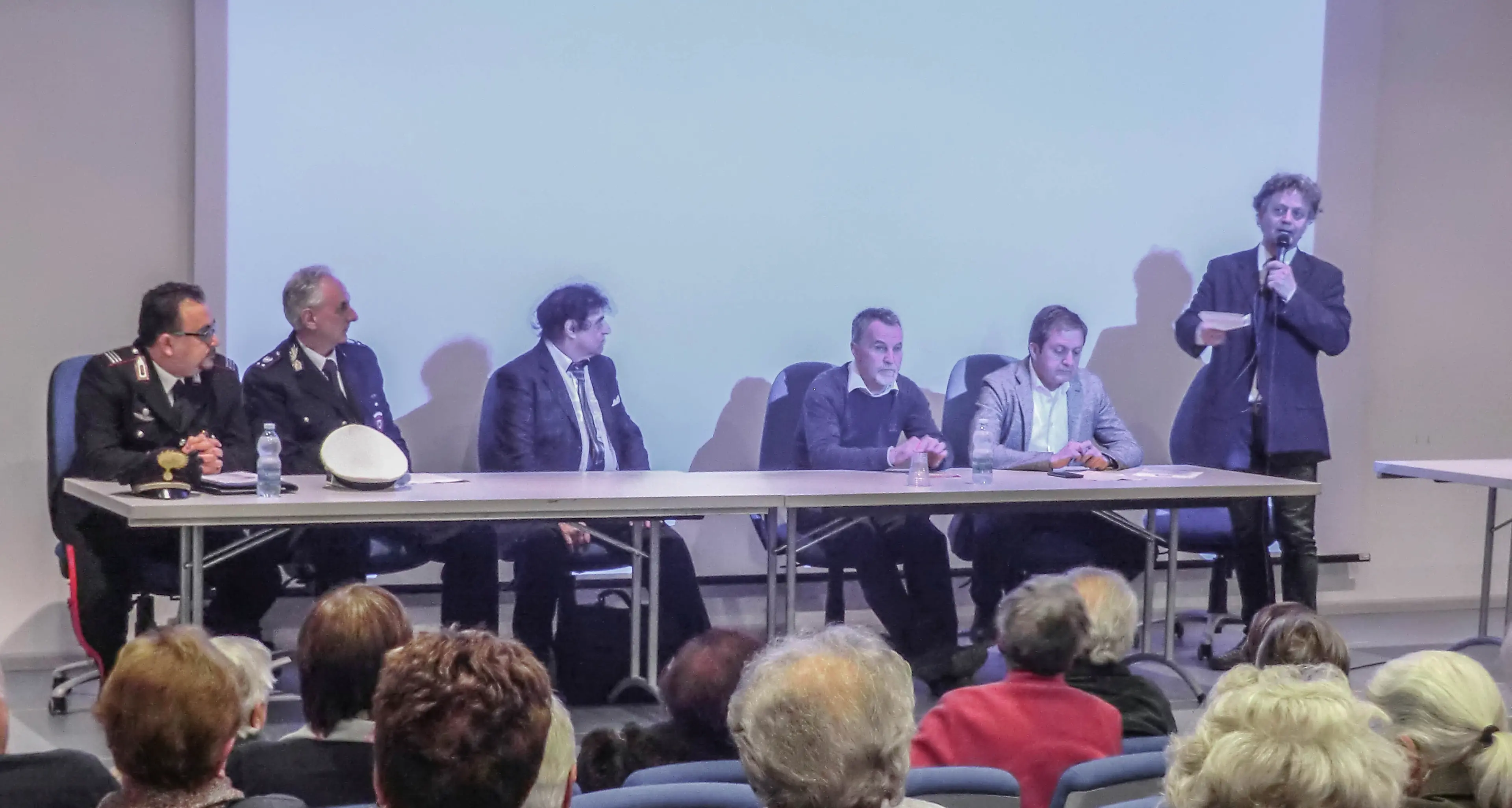 A Pergine fa il pieno la serata per prevenire furti e truffe