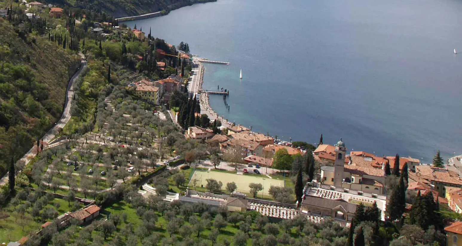 Torbole, niente agevolazioni agli hotel per il «Panorama»