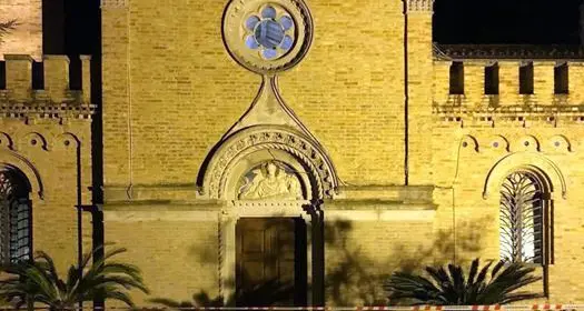 Fermo, bomba contro la chiesa di don Albanesi