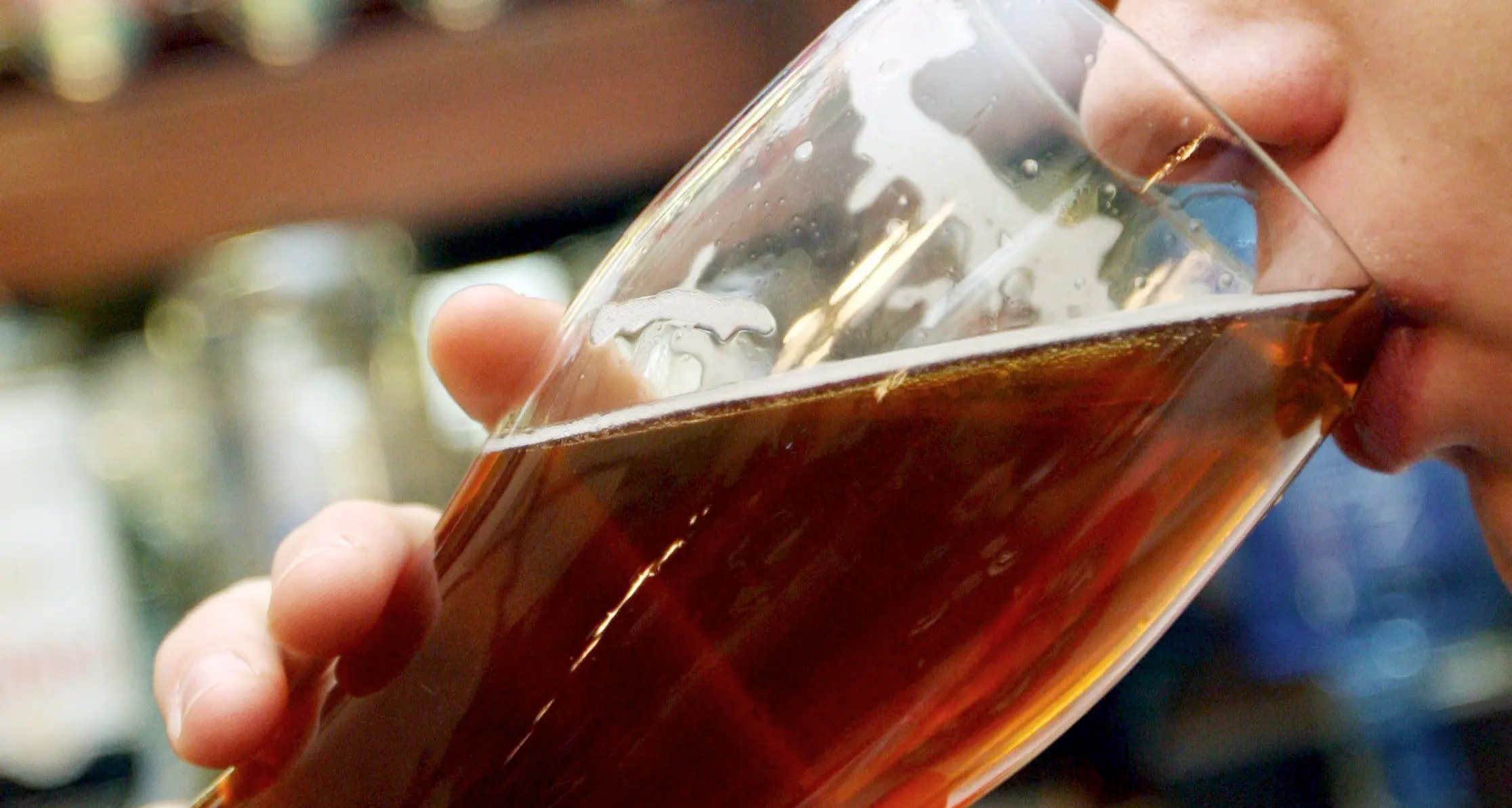 Alcol per tutti: denunciati gli organizzatori della festa