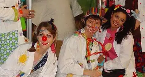 Clown in corsia per la medicina del buonumore